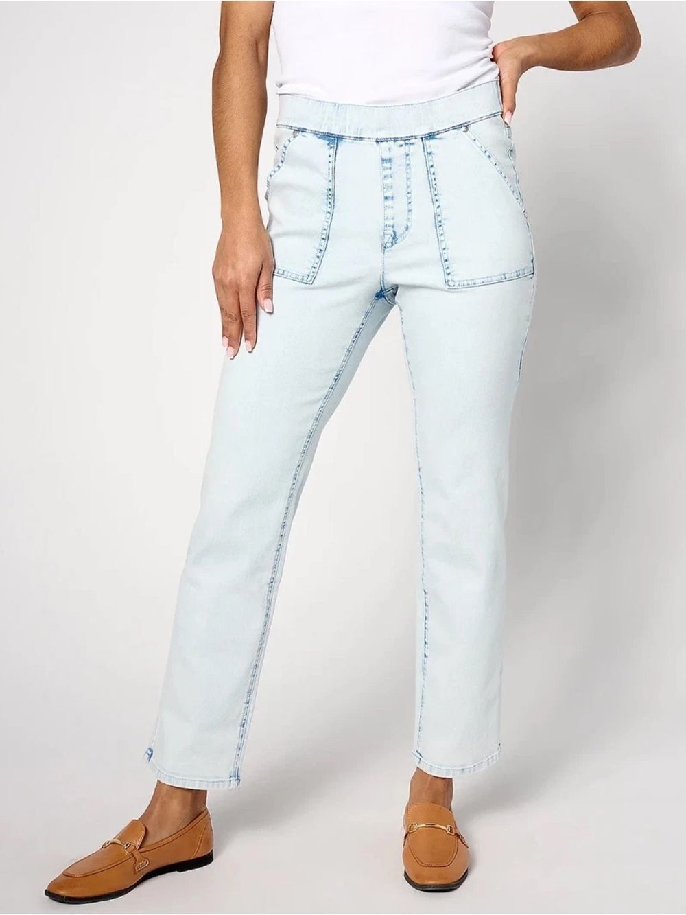 Isaac Mizrahi  Soze 8P Light Wash Women’s Jeans - Classic Straight Leg Jeggings